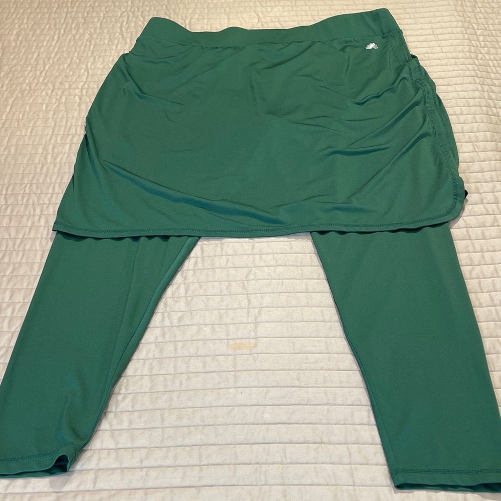 SNOGA ATHLETIC LEGGINGS WITH SKIRT. ONE PIECE WOMENS SIZE 2X green